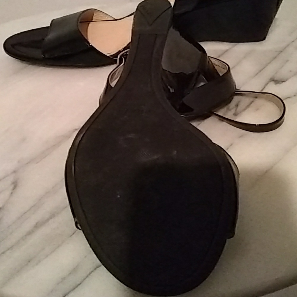 PRADA - Picture 6 of 8