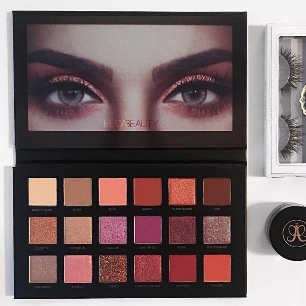 Huda Beauty Desert Dusk palette