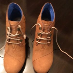 TOMS never worn size 10 desert booties!