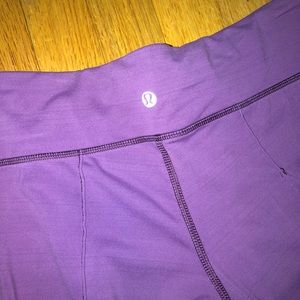 LULULEMON ATHLETICA CROPPED CAPRI WORKOUT PANTS