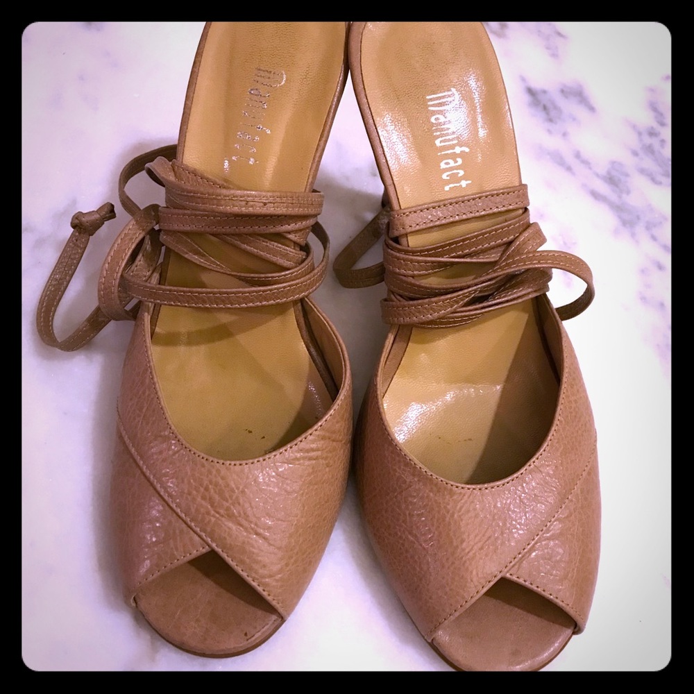 Beautiful leather sandals - Picture 2 of 5