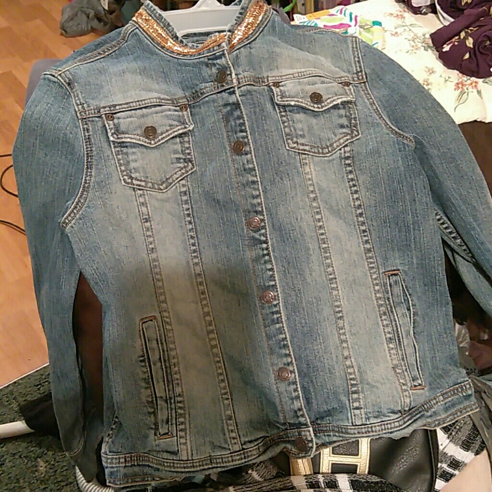 Long sleeve blue jean jacket