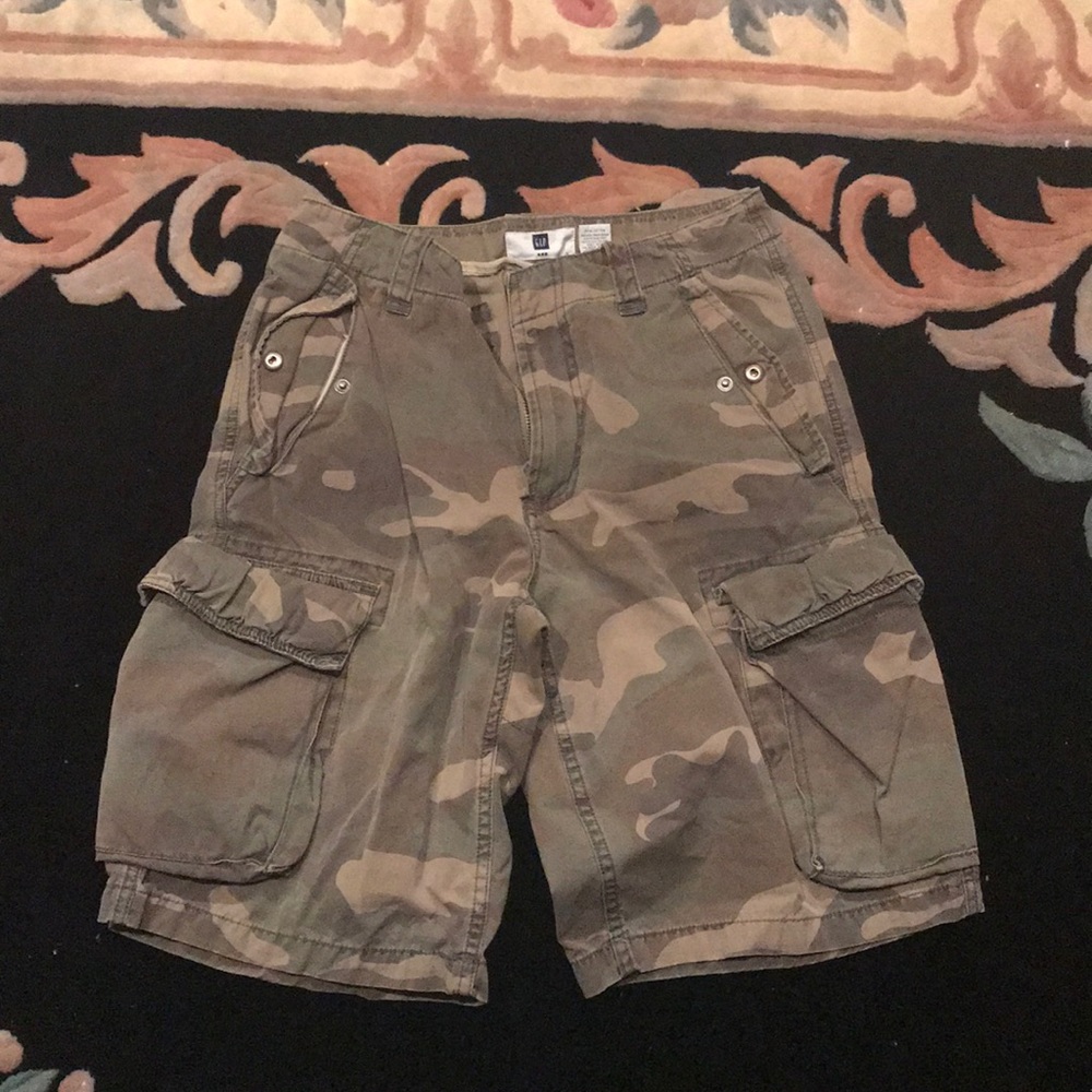Gap camo shorts 31