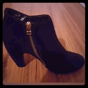Steve Madden black booties
