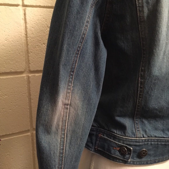 The Limited Classic Denim Jacket Size Medium - Picture 7 of 8