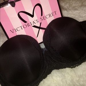 Black strapless bra