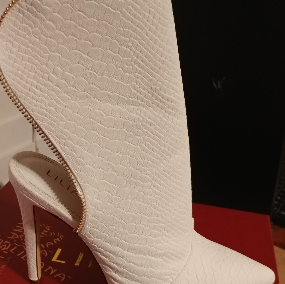 High Wing Boot