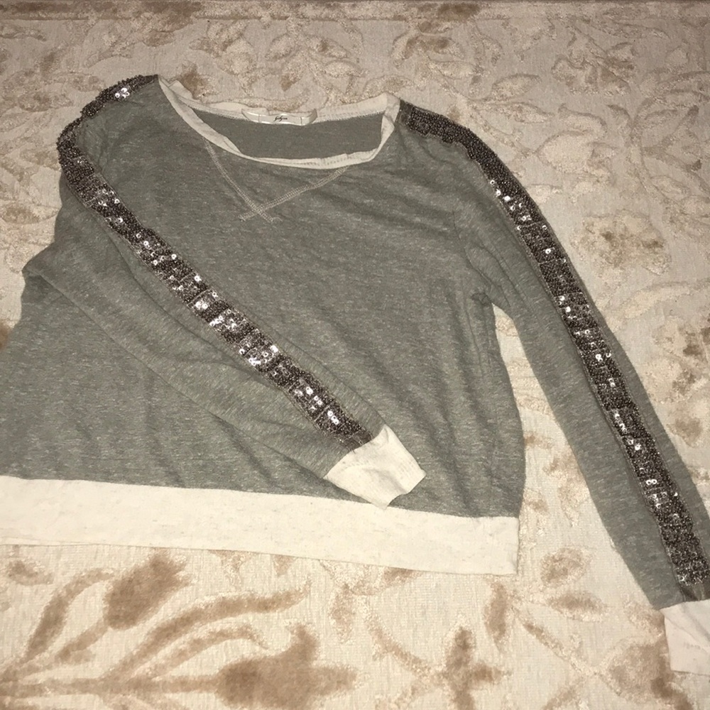 Long sleeve grey shirt