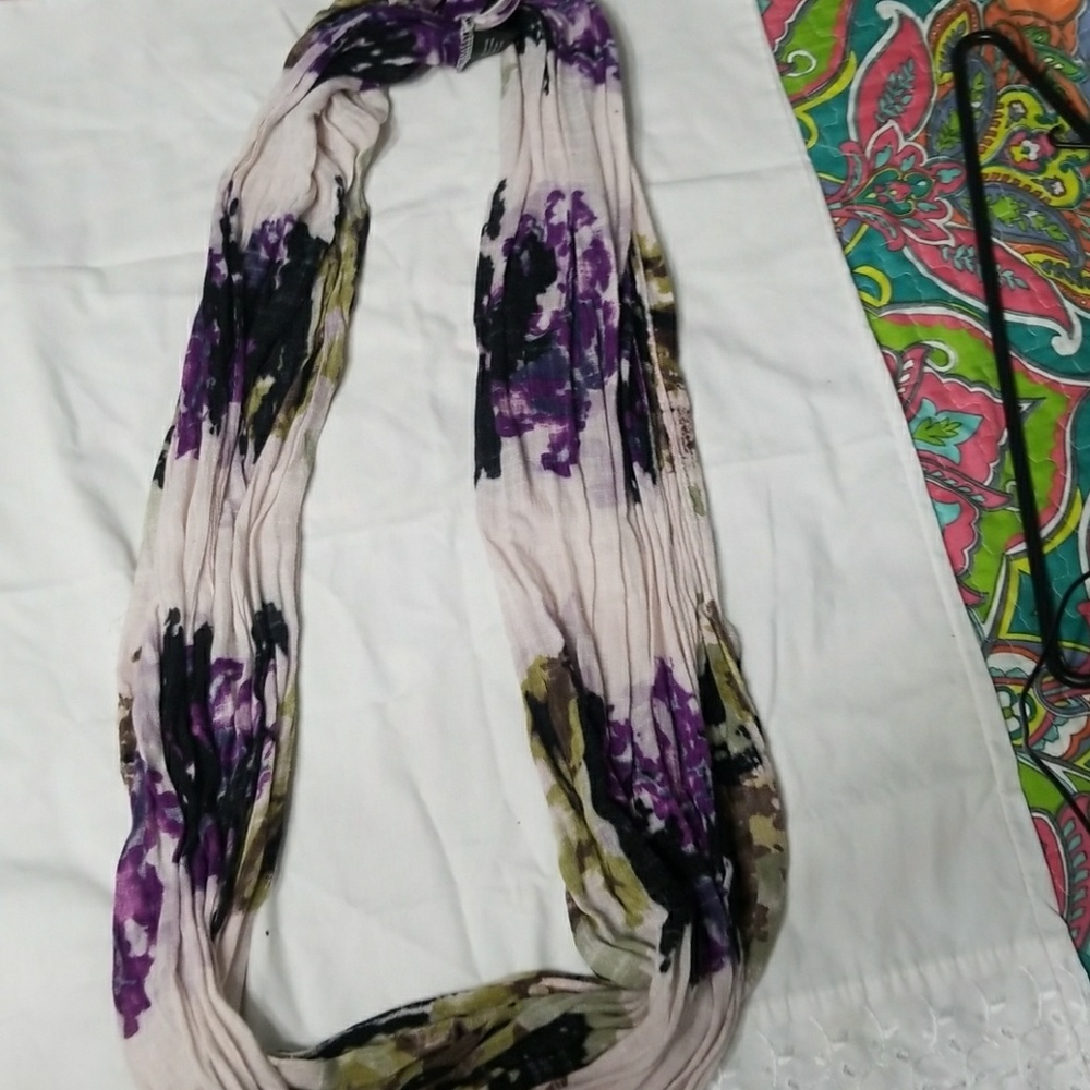 Scarf/wrap - Picture 2 of 2