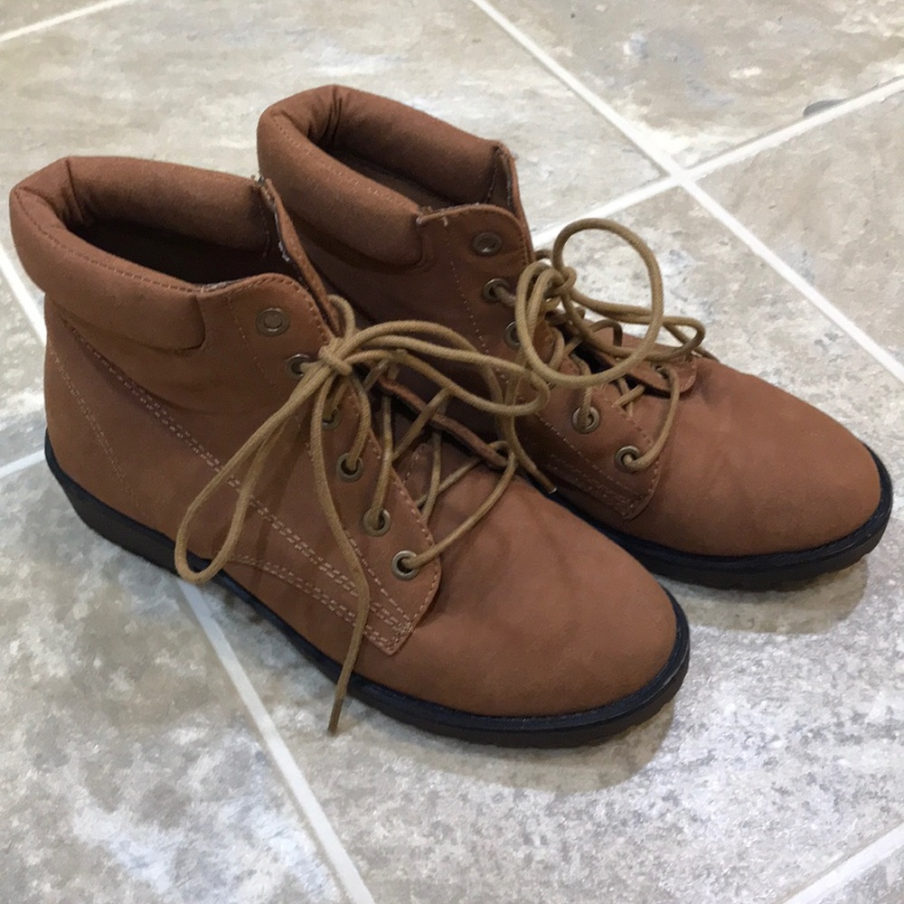 ❌SOLD❌Brown suede lace up ankle boots