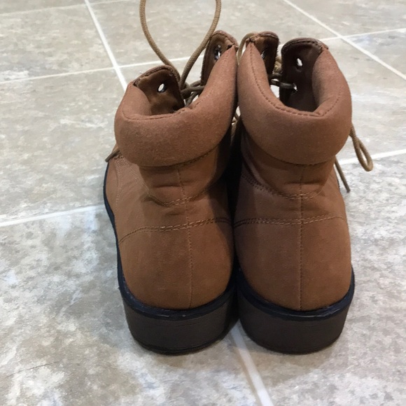 ❌SOLD❌Brown suede lace up ankle boots - Picture 2 of 4