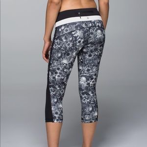 Lululemon floral cropped leggings size 6