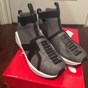 Size 9.5 Puma Fierce shoes