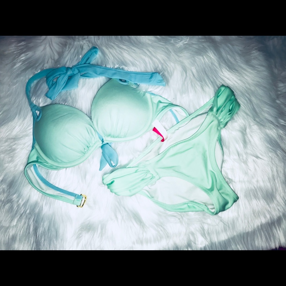 Victoria’s Secret bikini set