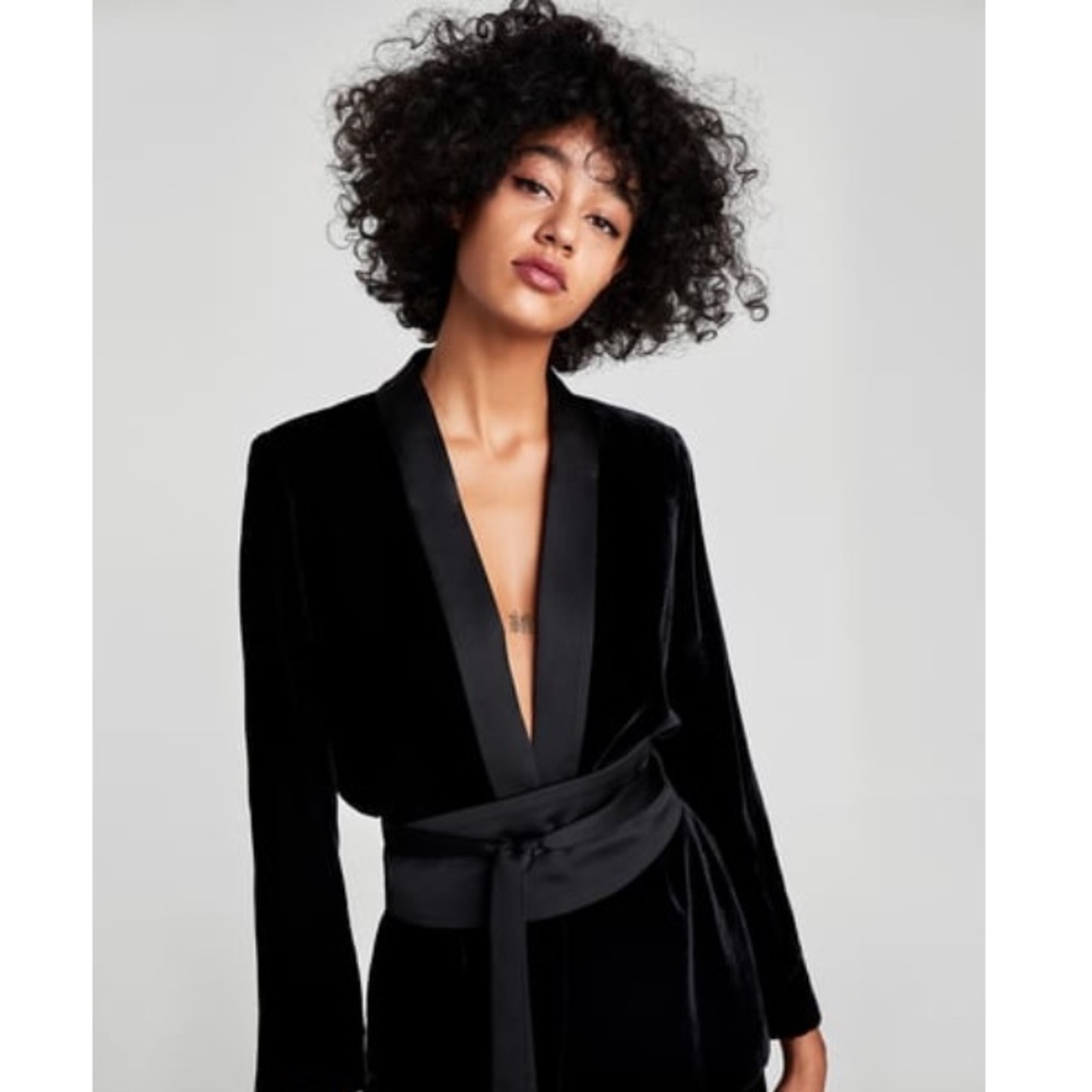🎉 Zara (Woman) velvet jacket with sash belt