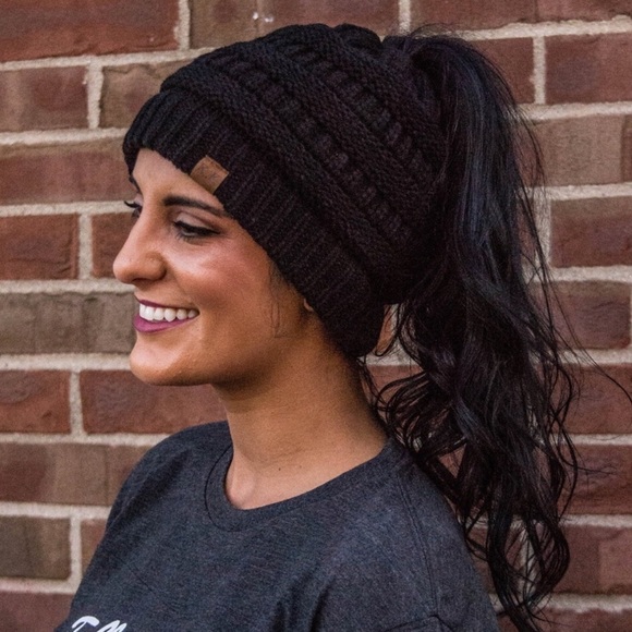 🎁🌼LAST ONE SALE🌼🎁 Black Ponytail Beanies - Picture 2 of 4