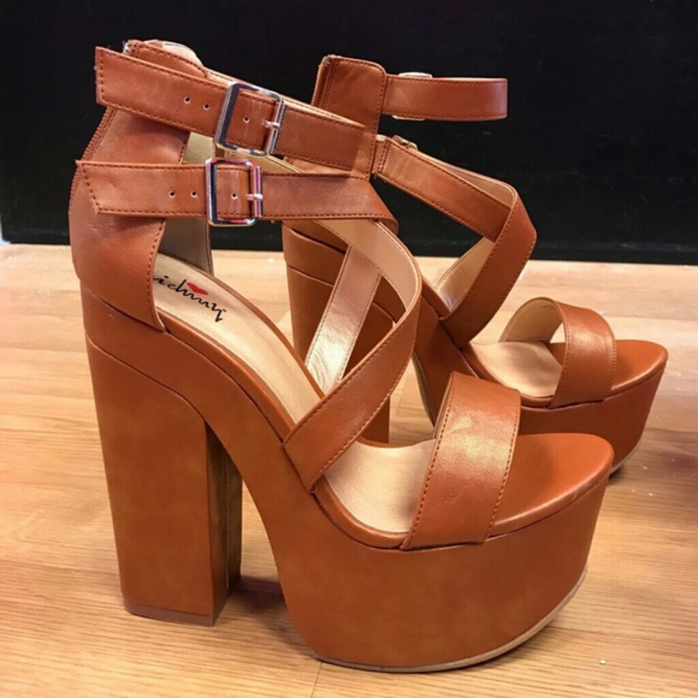 Jaw Dropper - Tan IMI Leather
Luichiny size 9