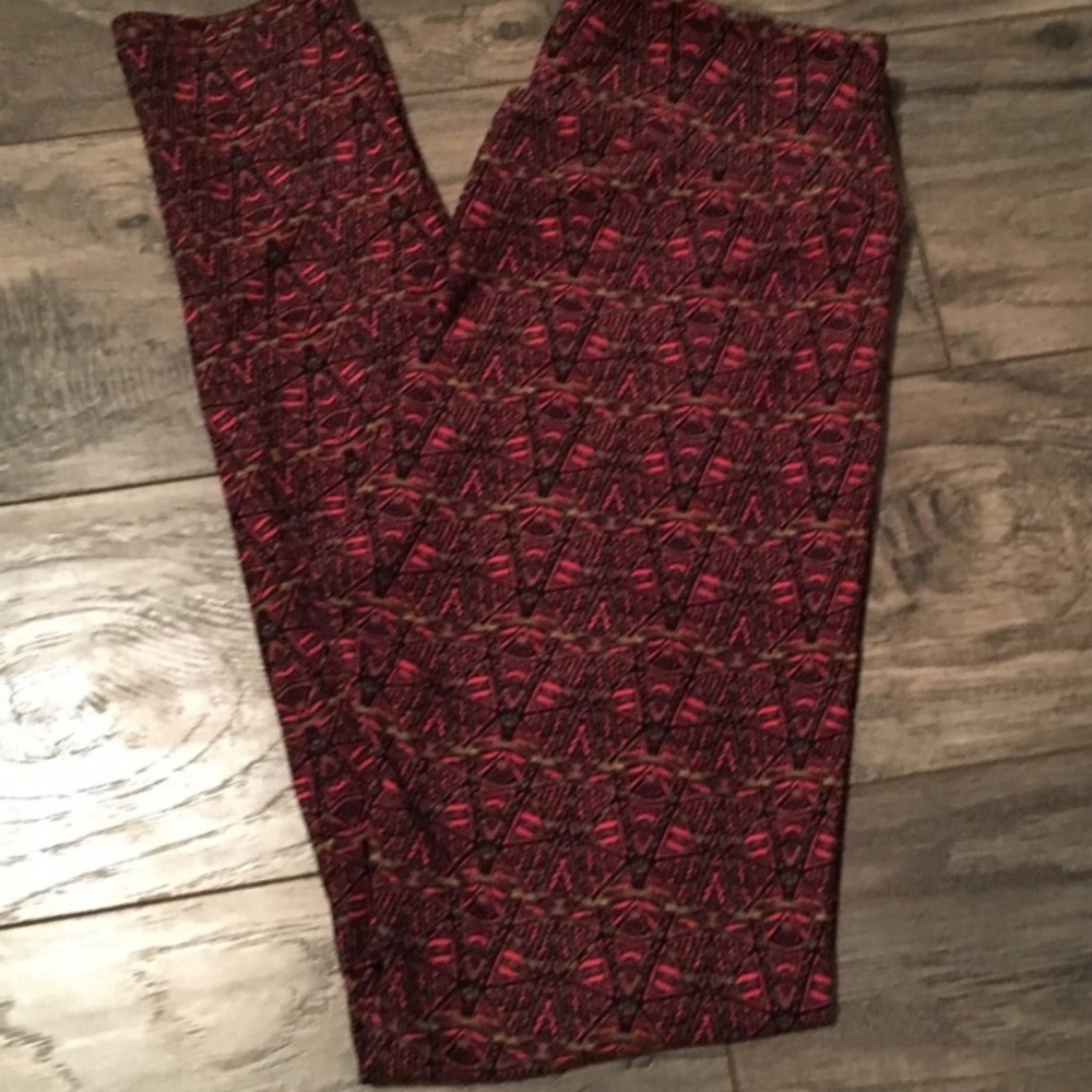 Buttery soft LuLaRoe OS (fits 0-10) leggings new!