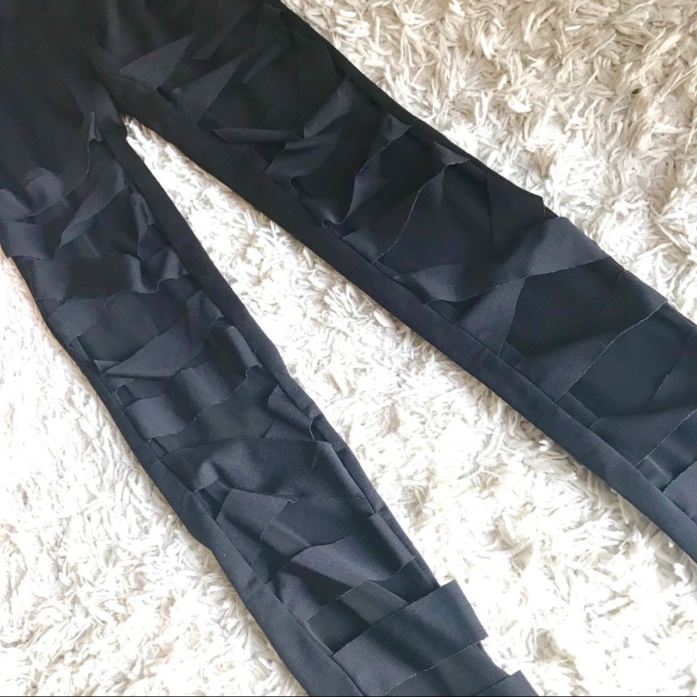 Hot🔥 black cutout leggings, small