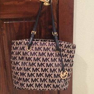 Micheal Kors Purse