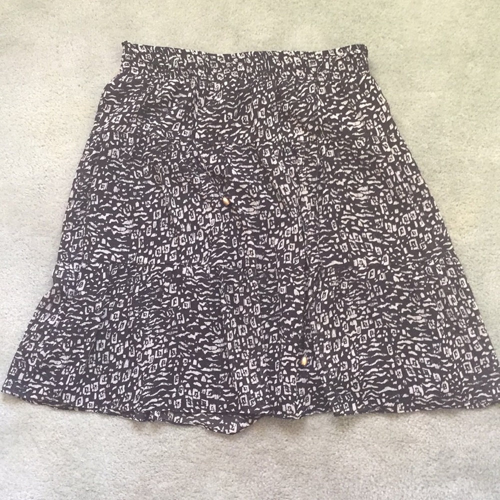 Loft lined black and white flowy skirt