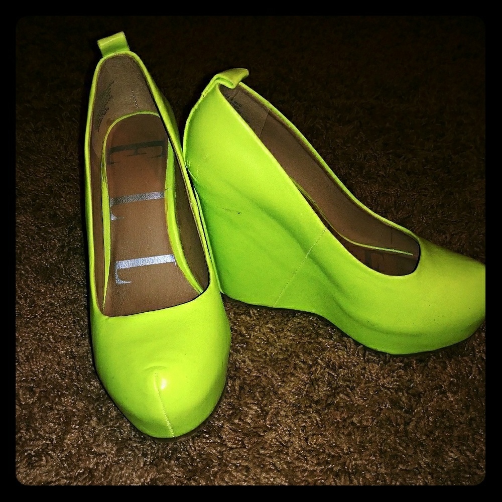 Neon yellow wedges