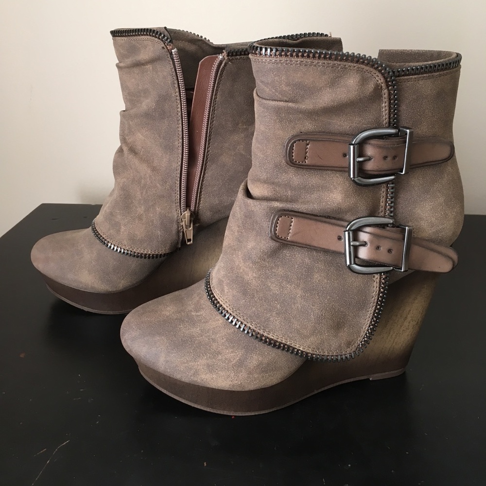 Buckle-brand boots