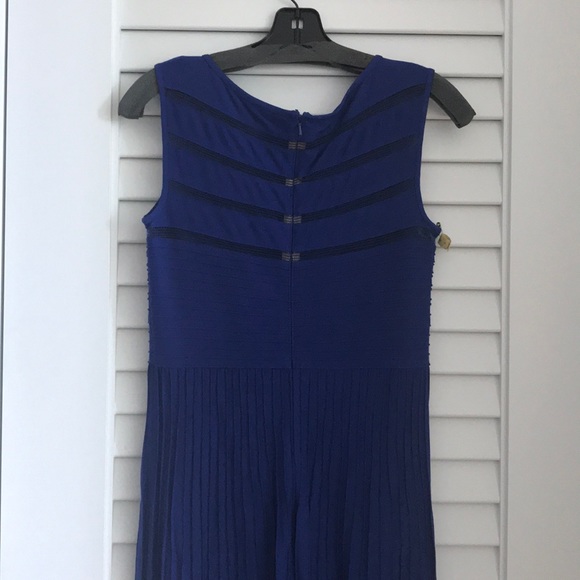 TADASHI SHOJI Gown - Picture 5 of 6