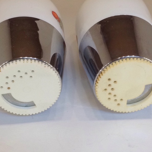 French Milk Glass Salt & Salt shaker - Picture 2 of 2