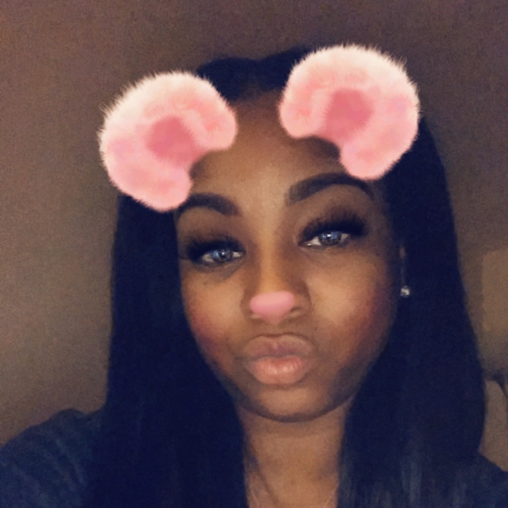 Meet your Posher, Dominique