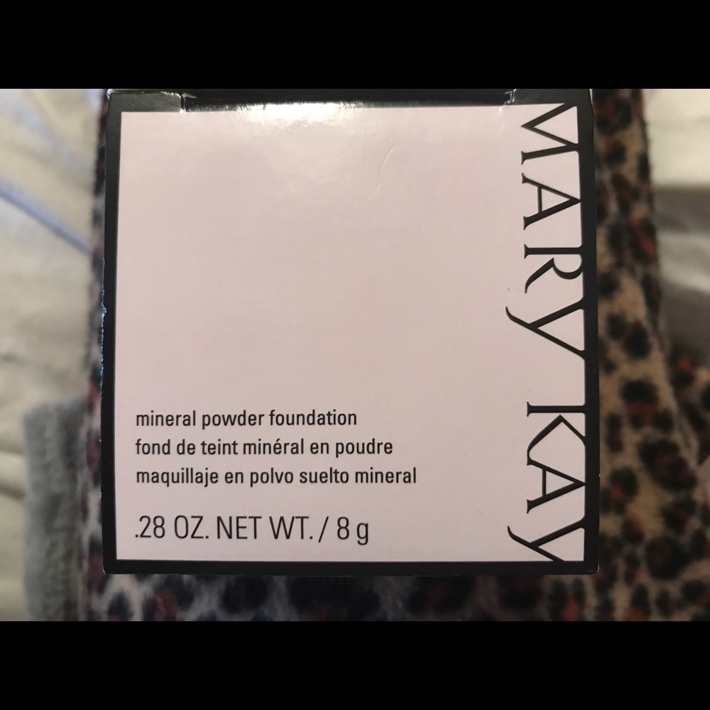 NEW Mary Kay mineral powder foundation Beige 2