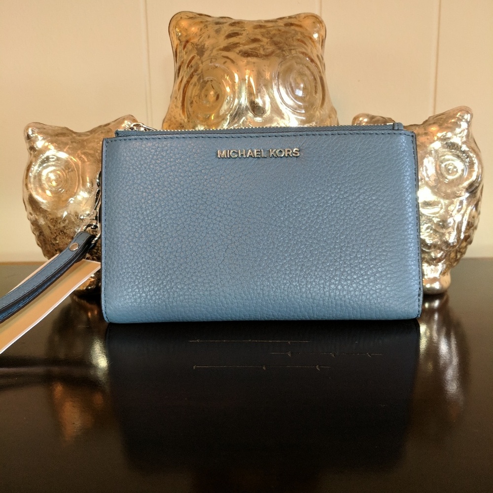 NWT Michael Kors Adele Smartphone Wristlet - Picture 1 of 3