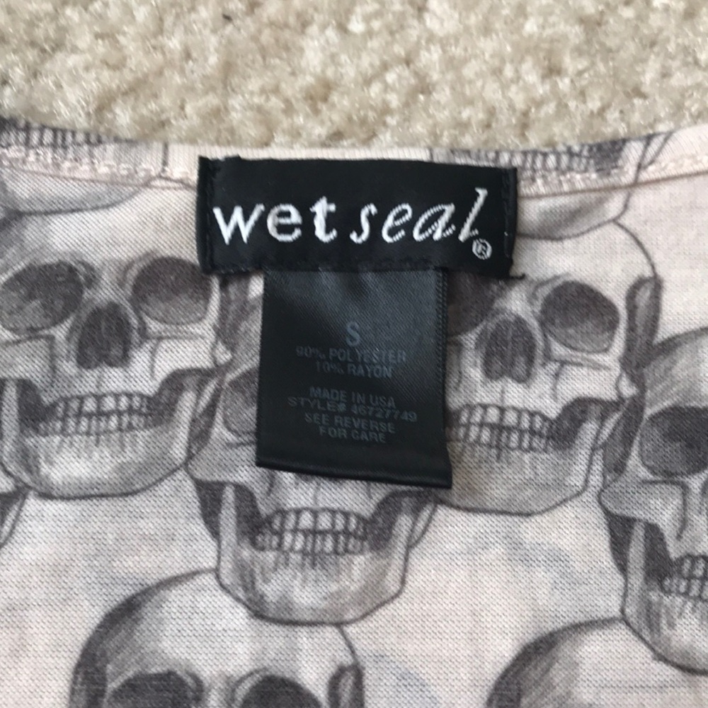 Skull Tee 💕 - Picture 2 of 3
