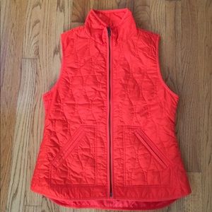Old Navy orangey-red quilted thin vest. Size small