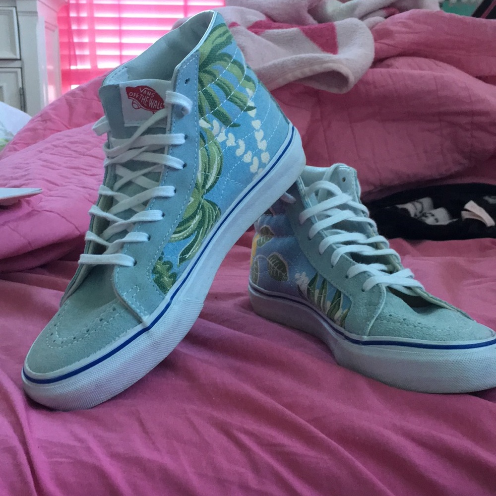 Vans printed high tops !! Worn 3 times !!