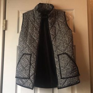 Black/white puffed vest