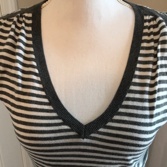 Gray and white striped sweater short sleeve top - Picture 4 of 7