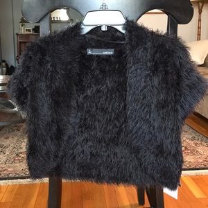 NWT; Chetta B, black faux fur shrug, sz M