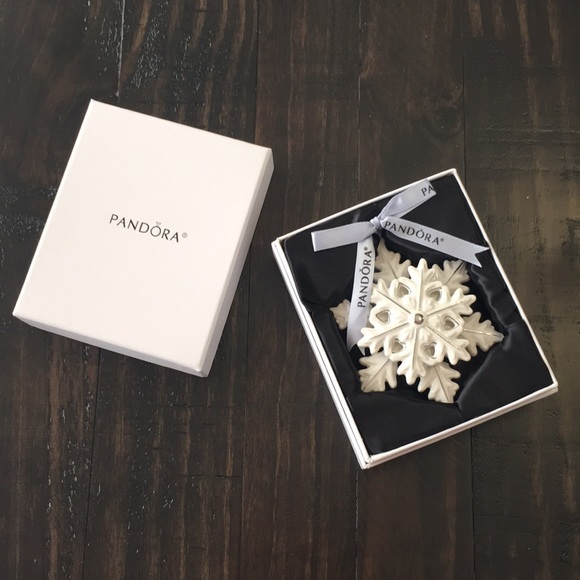 Pandora 2015 Limited Edition Snowflake Ornament - Picture 1 of 4