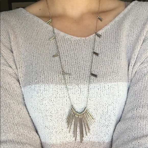 Jewelry - Chic necklace
