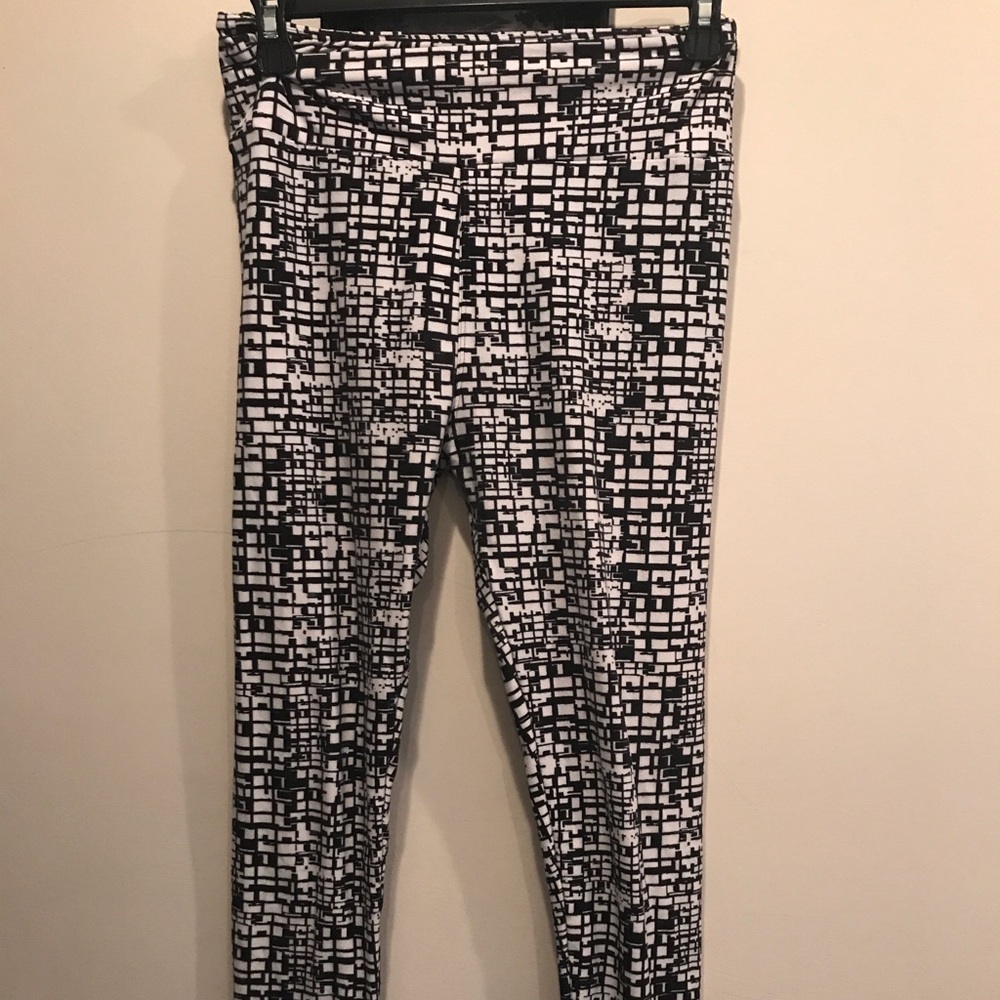 Lula Roe black/white leggings