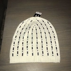 Women’s white beanie