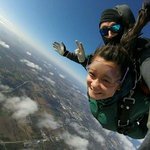 Meet your Posher, Emi