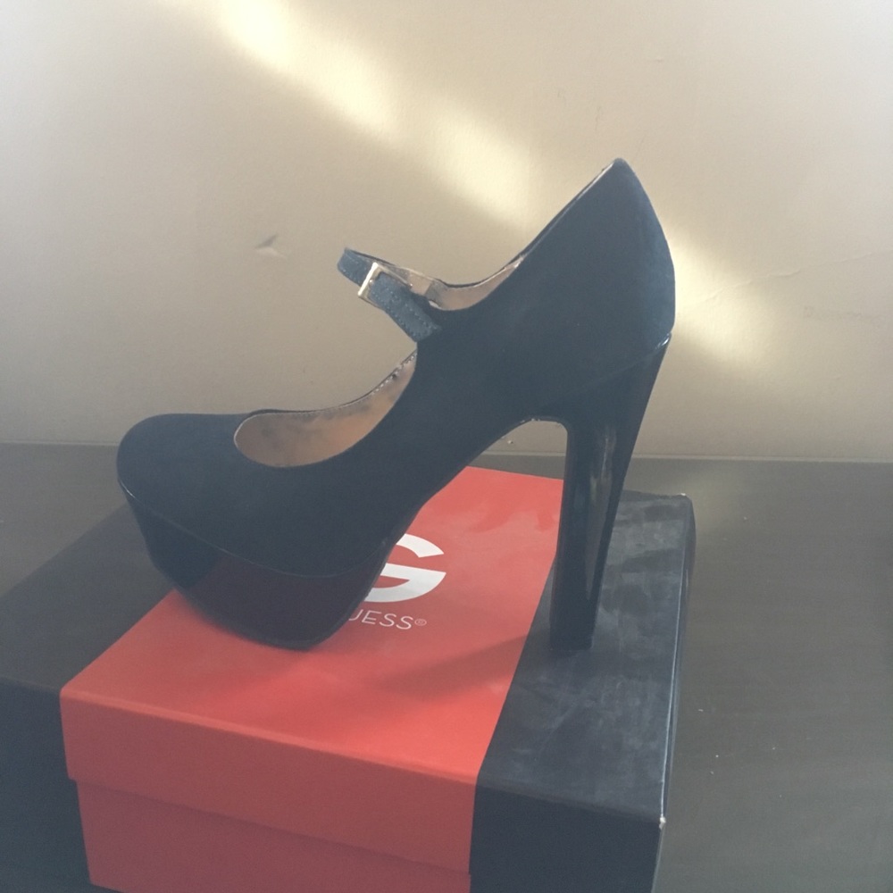 G By Guess Varika Black new in box size 8