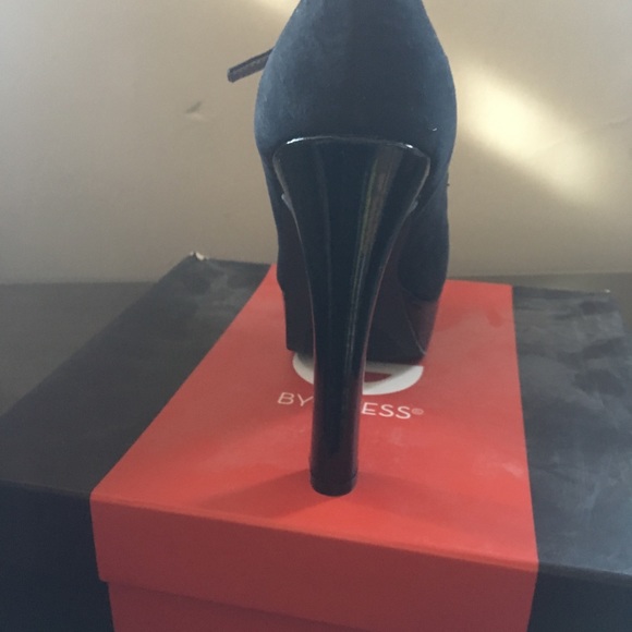 G By Guess Varika Black new in box size 8 - Picture 2 of 6