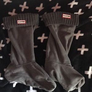 Tall cable knit hunter boot socks in gray