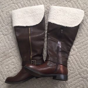 Super cute knee high winter boots!