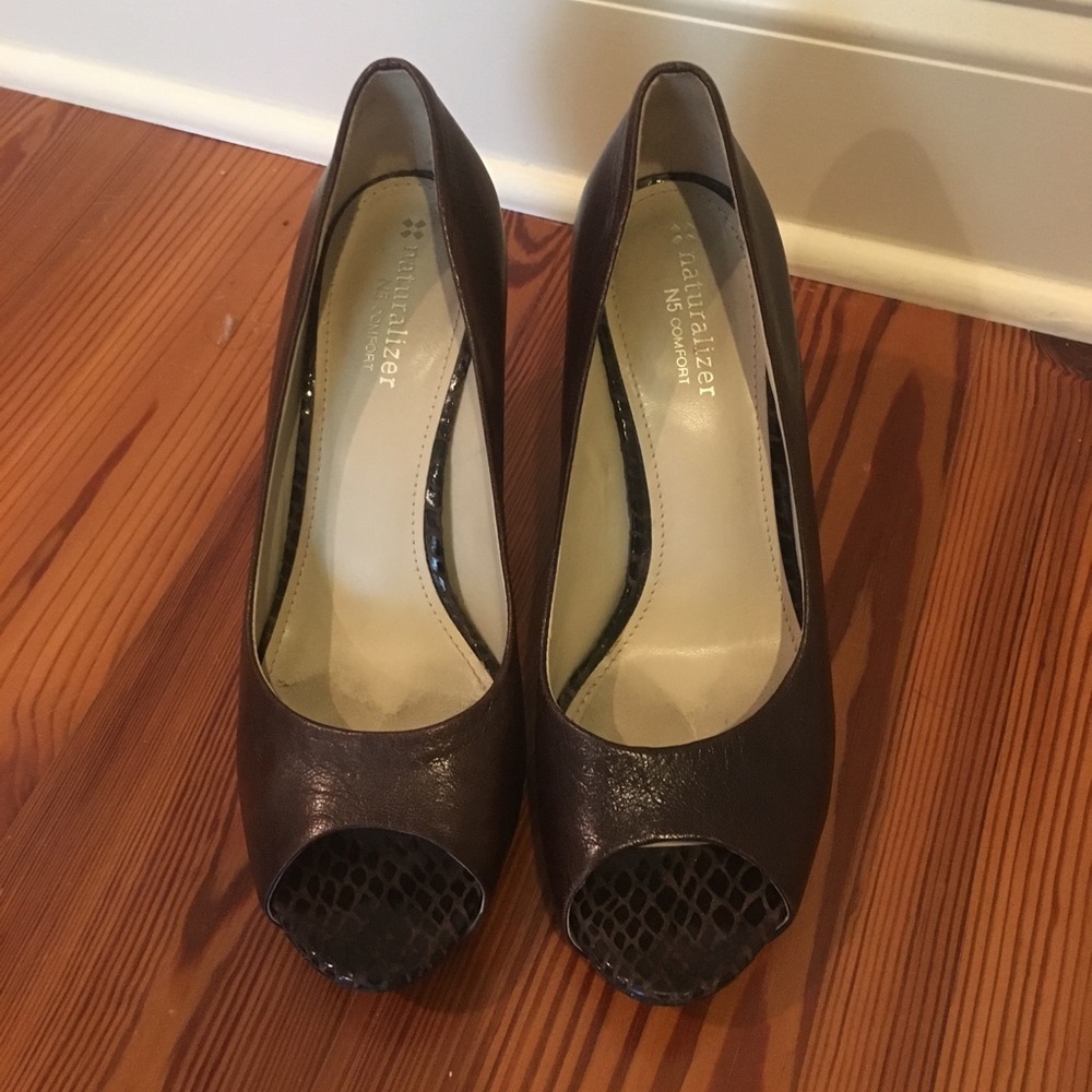 Dress shoe