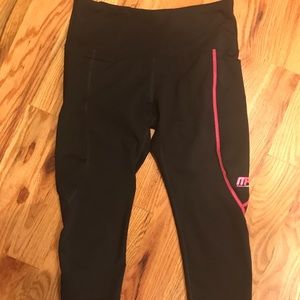 Virus MusclePharm compression crop pants