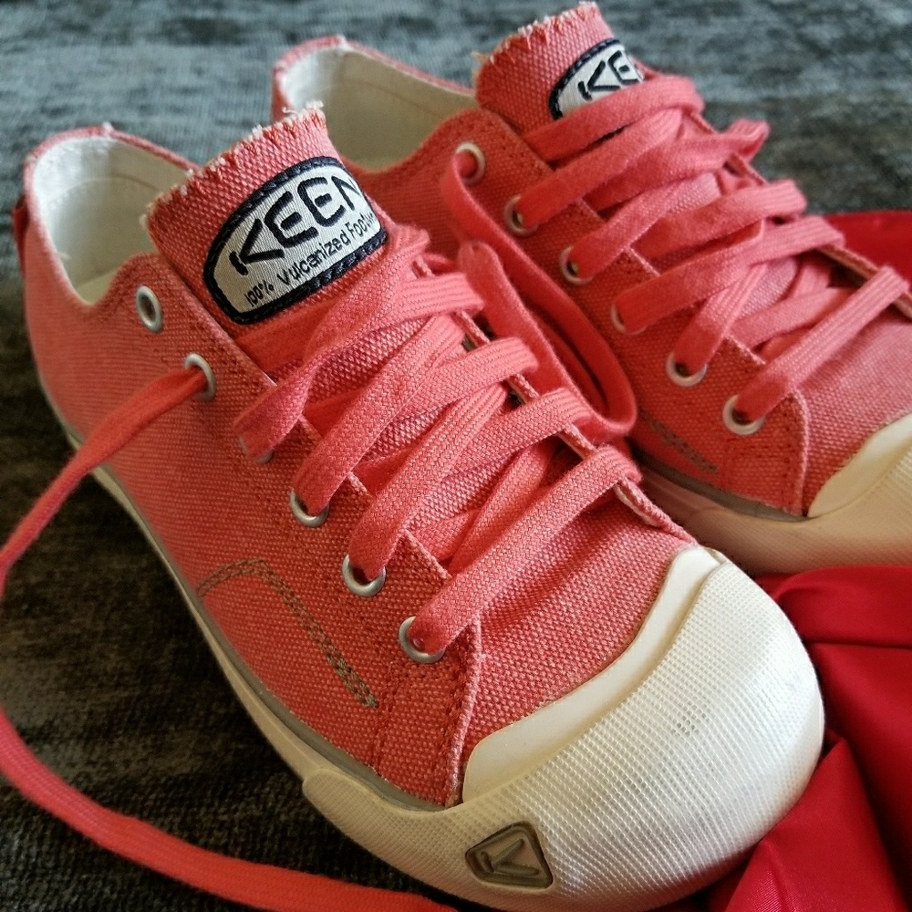 Keen 100% vulcanized foot wear